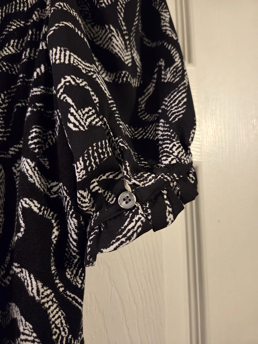 LOFT Black and White Abstract Print Short Puff Sleeve Blouse- Medium